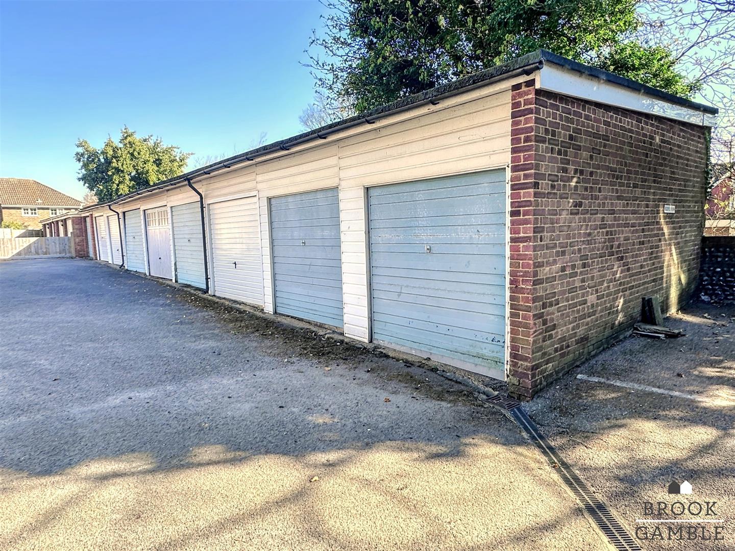 2 Bedroom Flat. Silverdale Road in Eastbourne,  17